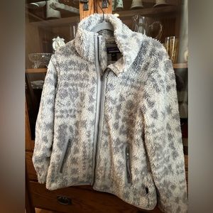 Patagonia divided sky women’s jacket. Worn once. Sz large